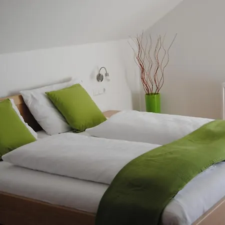 Weingut Schlafgut Genussgut Lorenz *