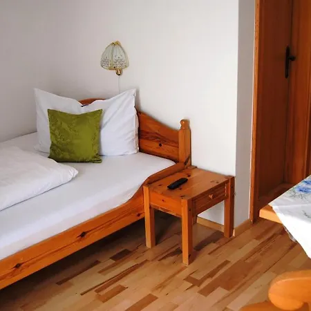 Weingut Schlafgut Genussgut Lorenz *