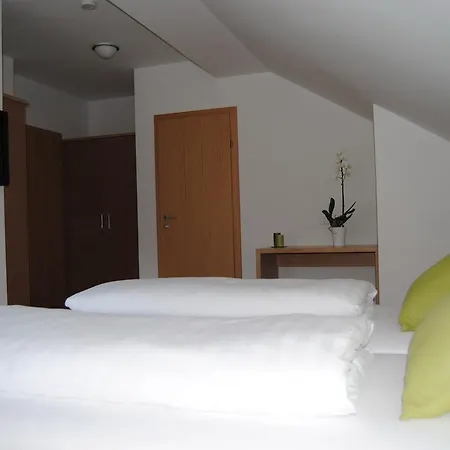 Weingut Schlafgut Genussgut Lorenz *