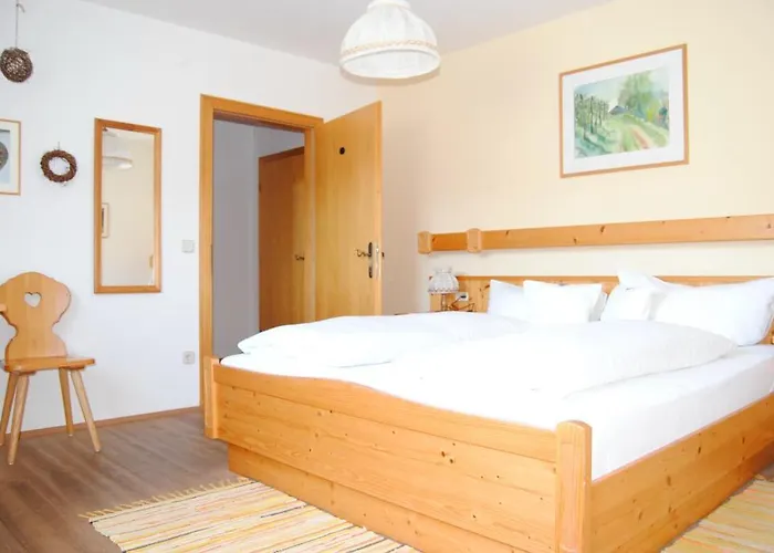 Weingut Schlafgut Genussgut Lorenz Kır Evi *